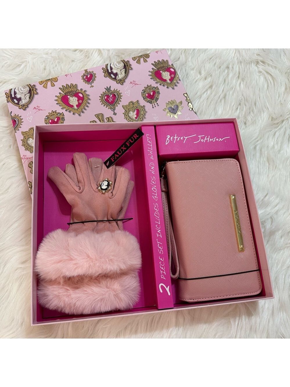 BETSEY JOHNSON BLUSH PINK 2-PIECE GIFT SET GLOVES & WALLET NEW WITH TAGS